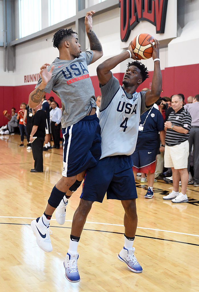 新秀年即入選今年Rio奧運美國男籃隊的Russell與Butler的實戰練習。