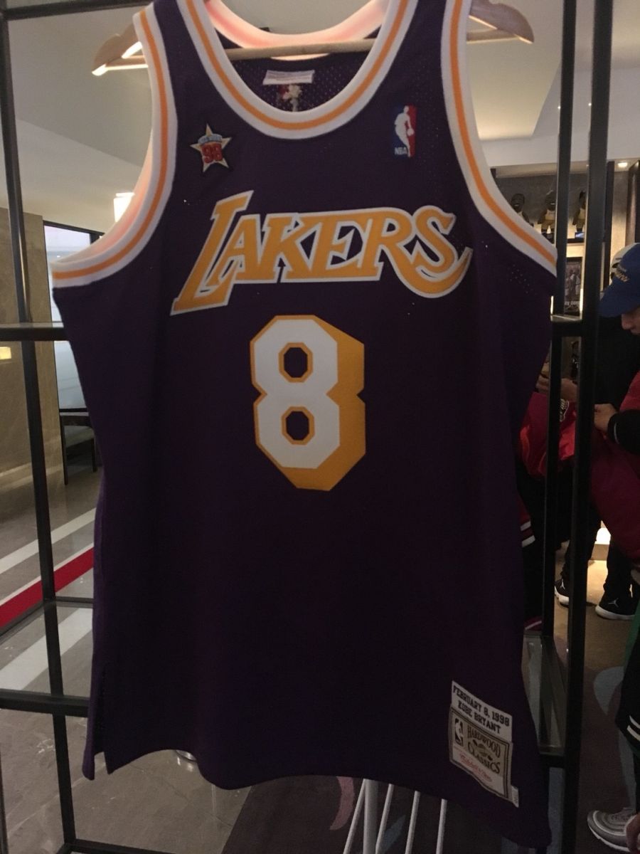 Kobe首次入選明星賽的球衣