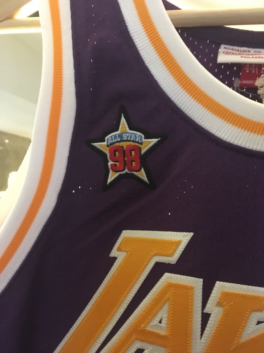 左上角鏽有98年All-Star的Logo