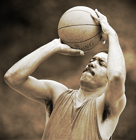 儘管不曾打過任何一場NBA比賽，R.Lewis仍在洛城籃球史上留名。